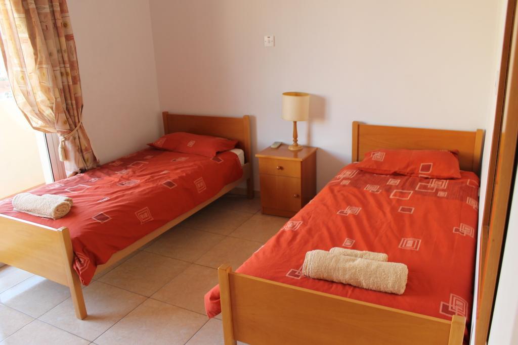 Diana Townhouse 2 Apartman Paphos Szoba fotó